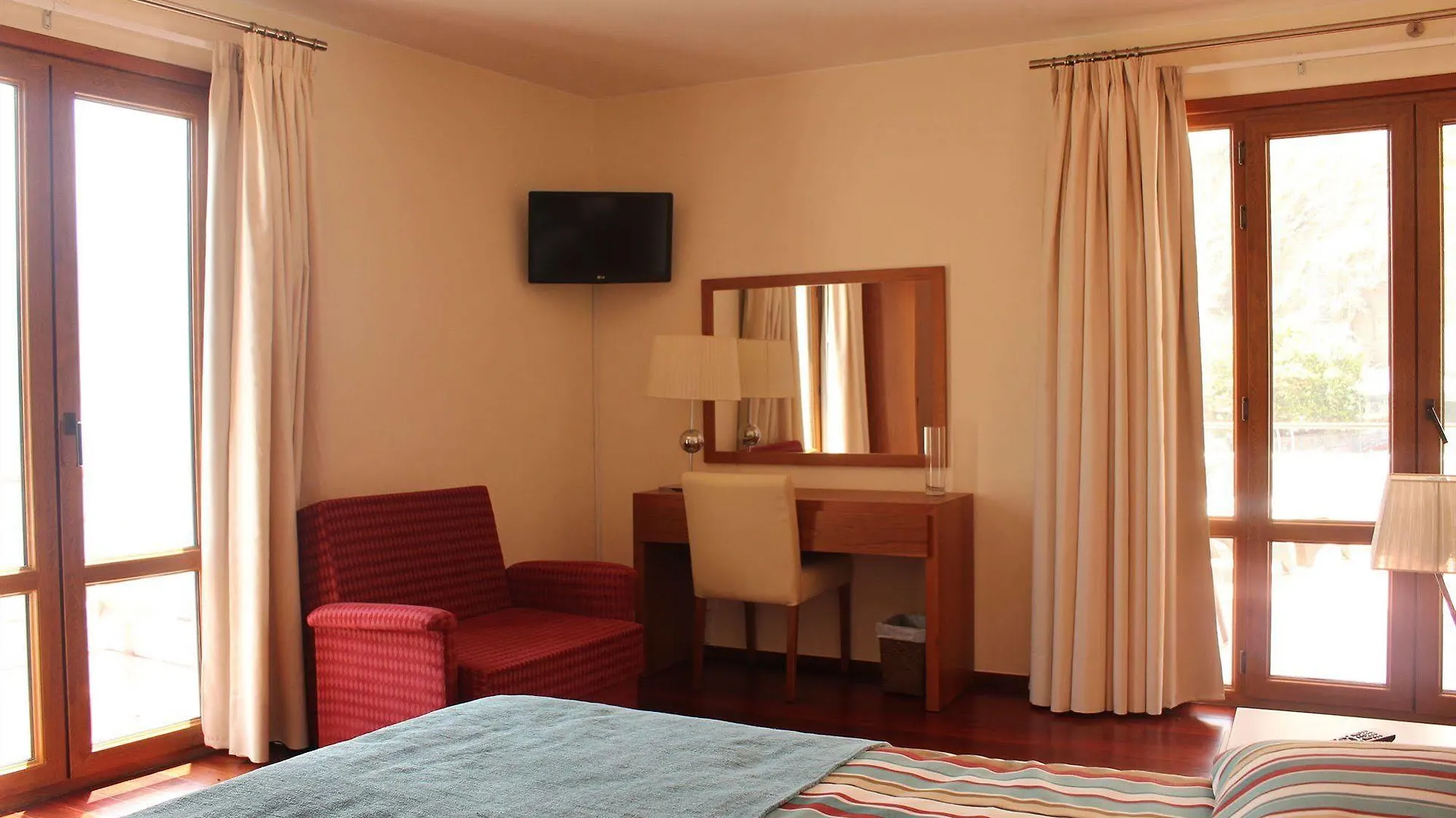 Hotel Vila Bela Porto Da Cruz 2*,